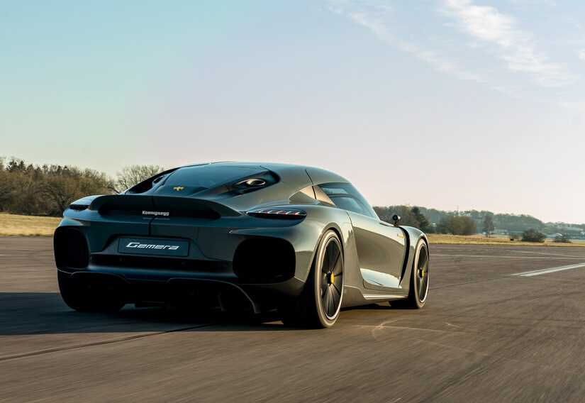 Koenigsegg Gemera trasera lateral