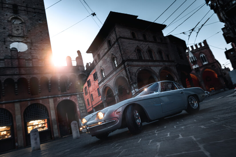 Lamborghini 350 GT desde abajo