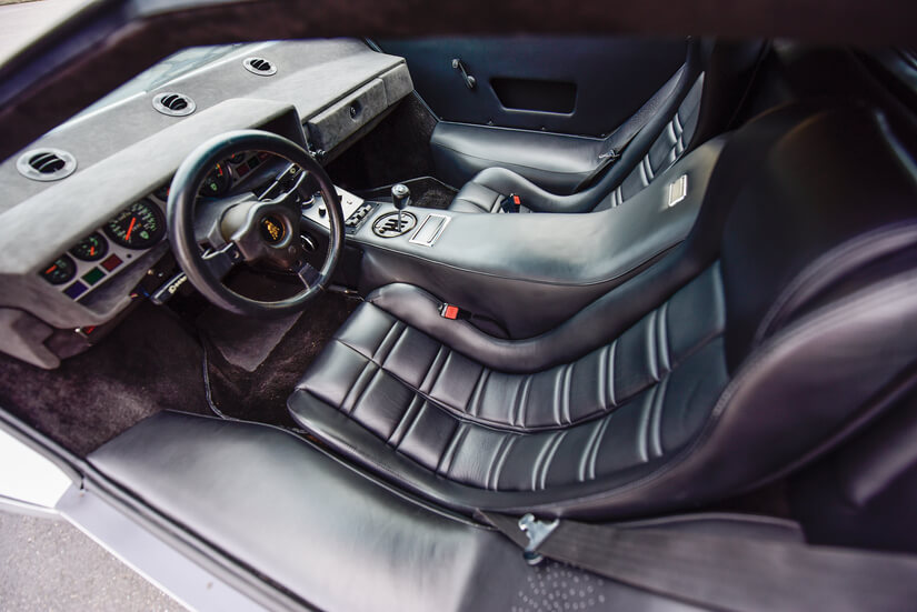 El Lamborghini Countach LP 400 S interior