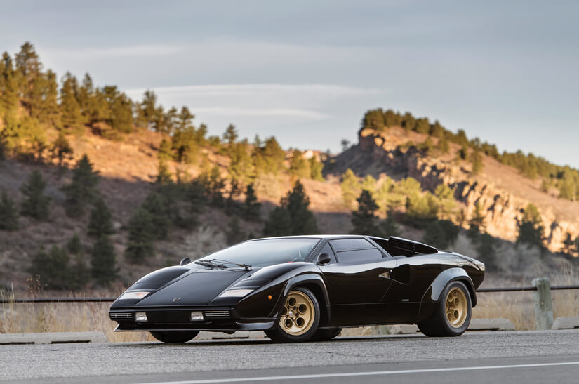 El Lamborghini Countach LP 400 S posando