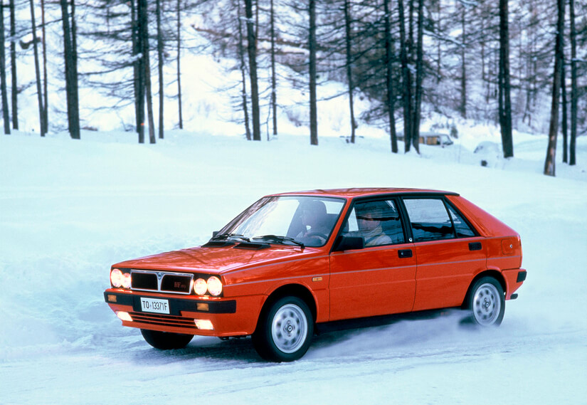 Lancia Delta HF Turbo 4WD nieve