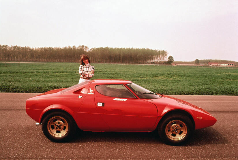 Lancia Stratos con chica