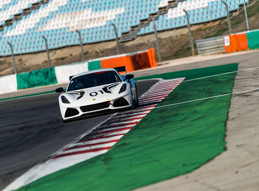 Lotus Emira Gt4 circuito