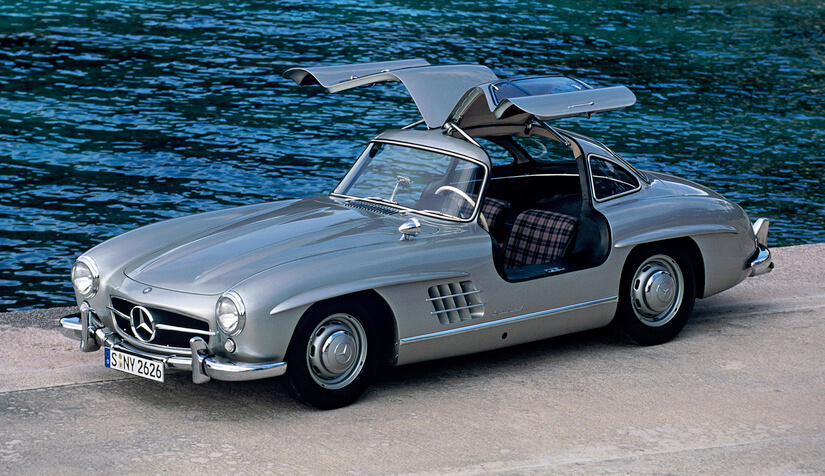 Mercedes Benz 300 SL alas de gaviota abierto