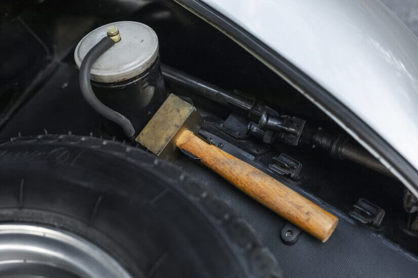 Mercedes Benz 300 SL alas de gaviota motor