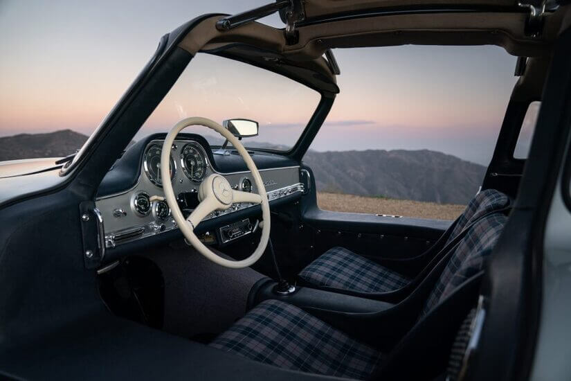 Mercedes Benz 300 SL alas de gaviota interior