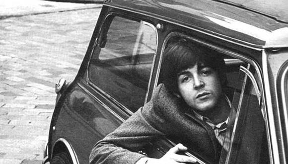 Paul McCartney con su Mini
