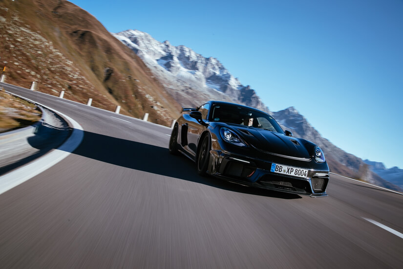 Porsche 718 Cayman GT4 RS a ras