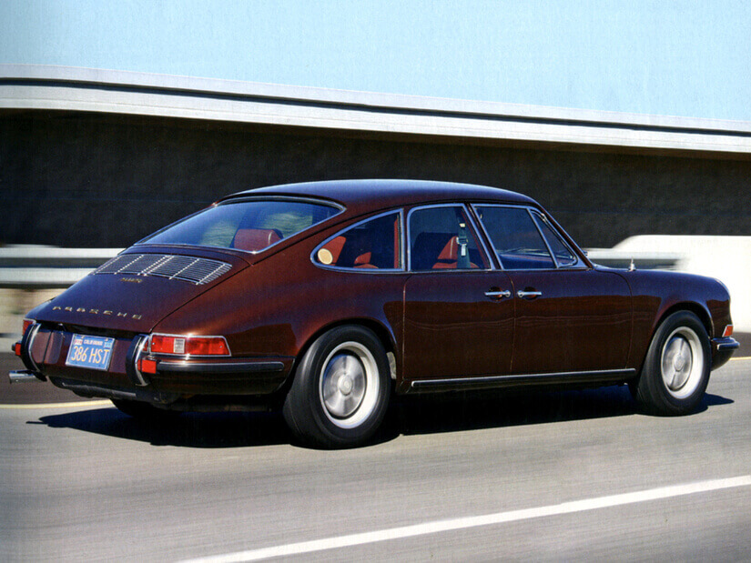 PORSCHE 911 4 PUERTAS TRASERO