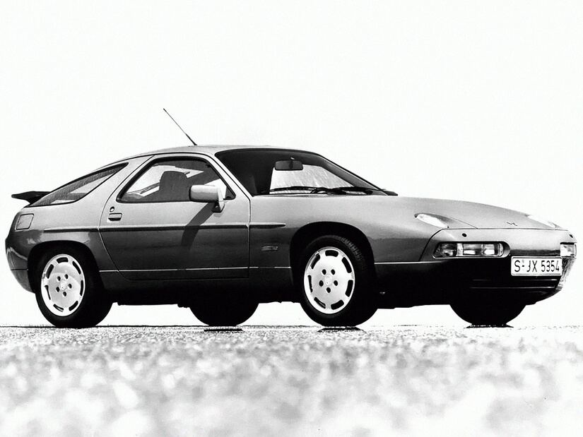 Porsche 928 posado