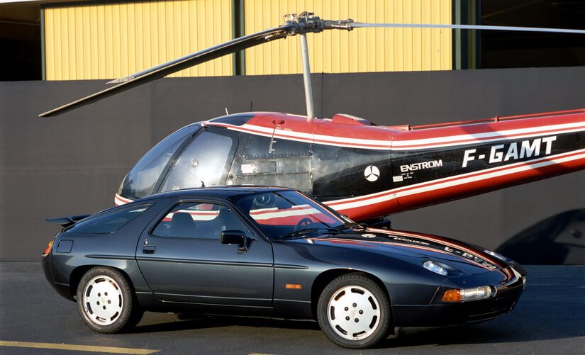 Porsche 928 en aeropuerto