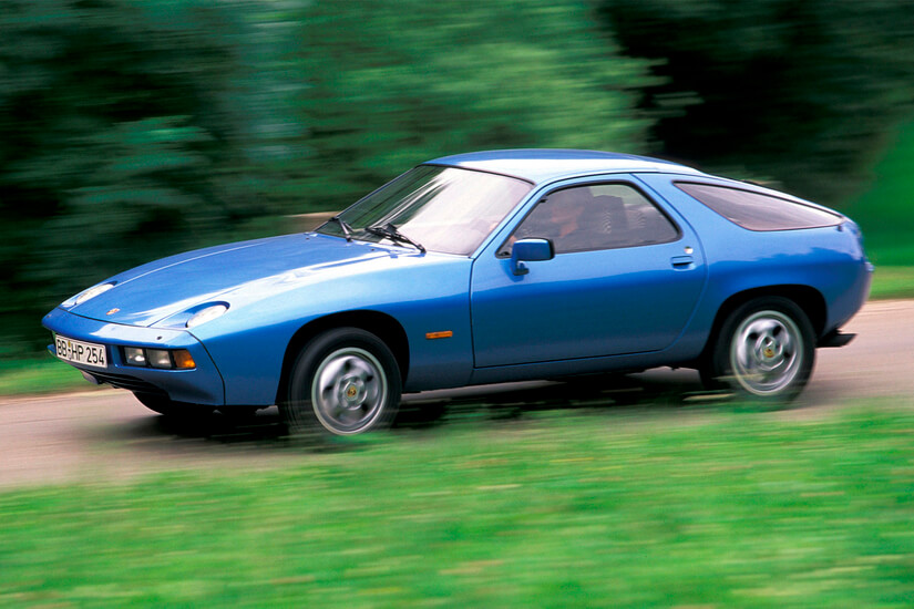 Porsche 928 rodando