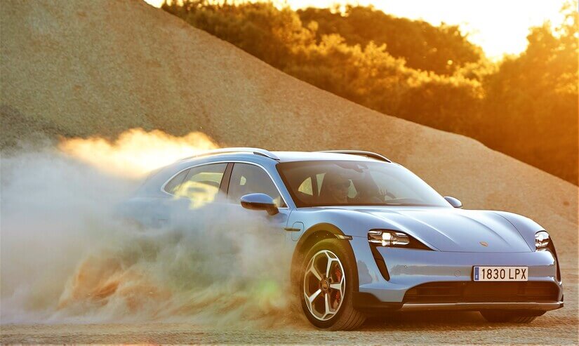 Porsche Taycan Cross Turismo en tierra