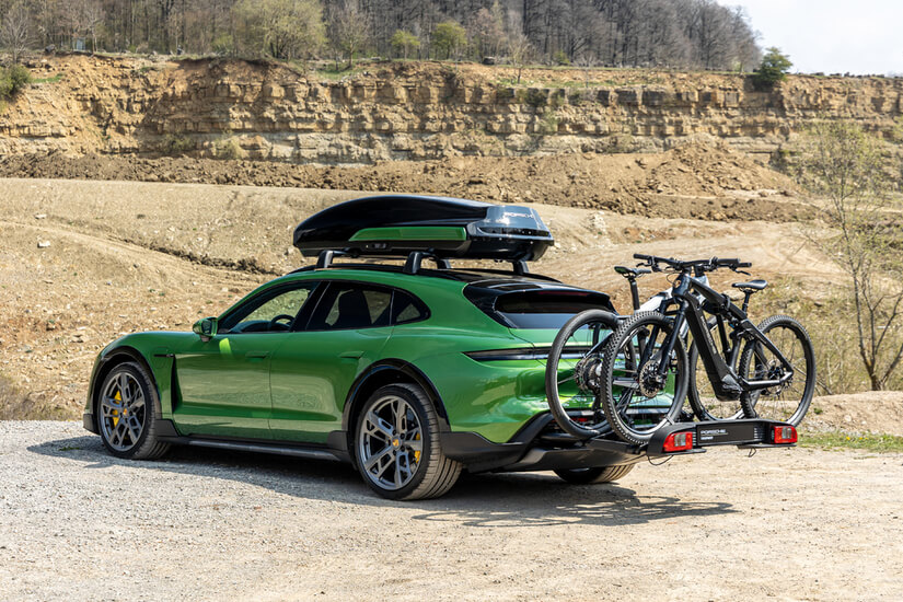 Porsche Taycan Cross Turismo con bicis