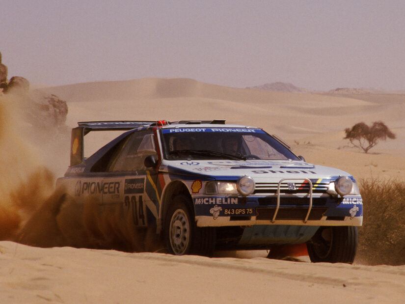 Peugeot 405 T16 Grand Raid corriendo