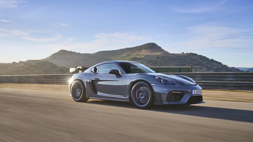 Porsche 718 Cayman GT4 RS de lado