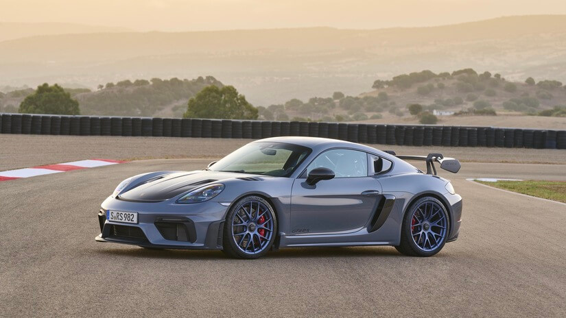 Porsche 718 Cayman GT4 RS lado