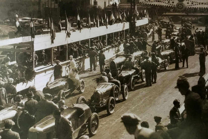 Retromovil centenario Amilcar salida carrera