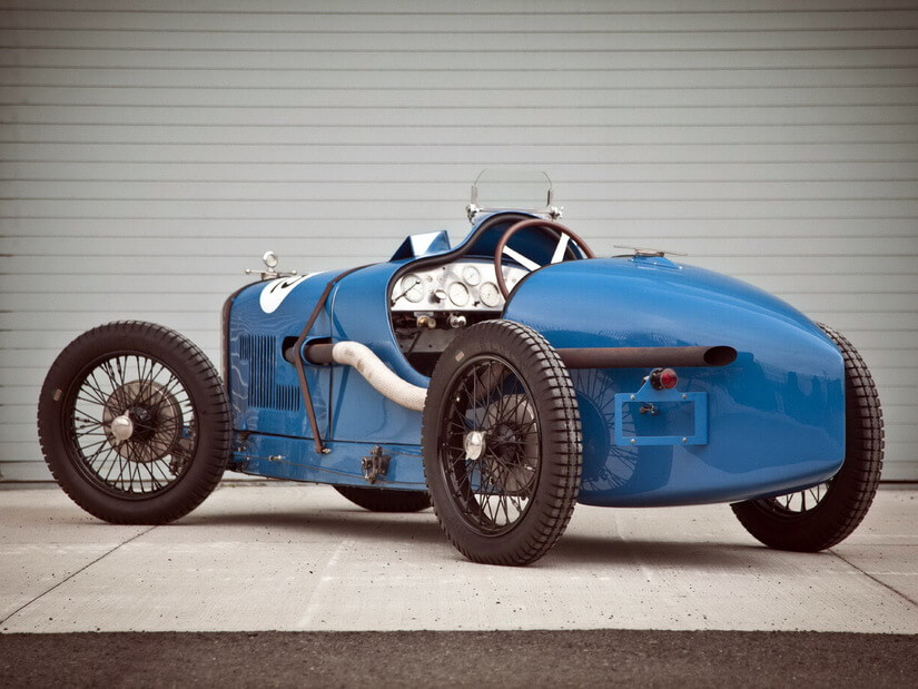 Retromovil centenario Amilcar exposición azul