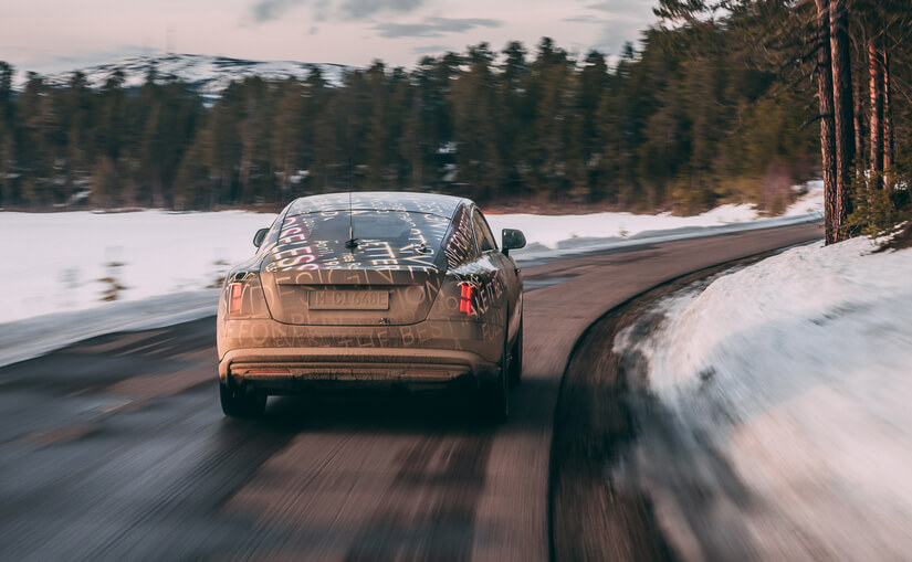 Rolls Royce Spectre detras