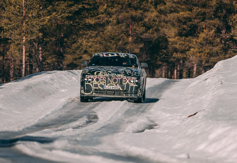 Rolls Royce Spectre en nieve