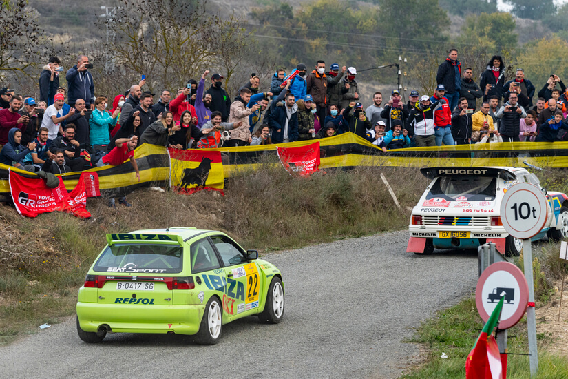 Seat Ibiza Kit Car detrás Peugeot