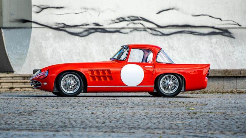 Škoda 110 OHC de lado