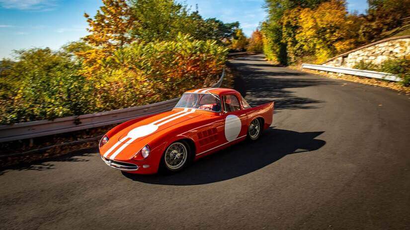 Škoda 110 OHC en curva