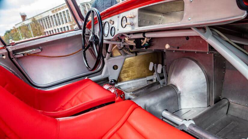 Škoda 110 OHC interior