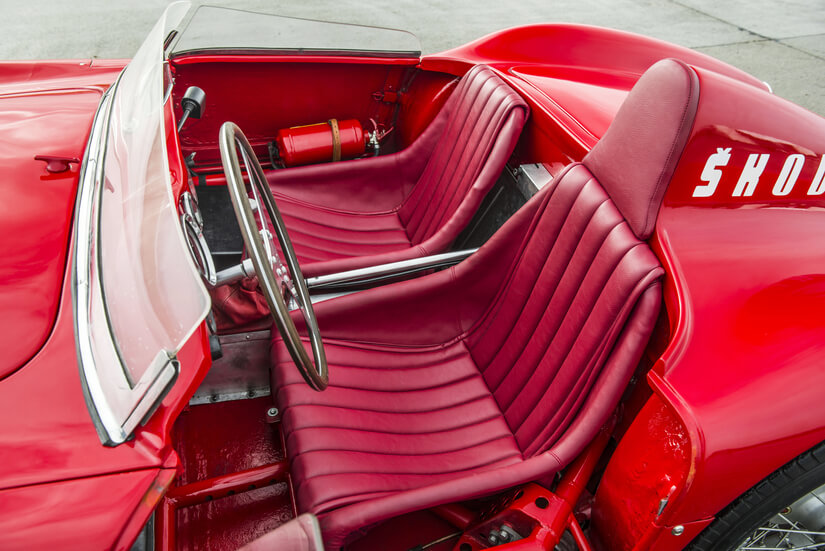 Skoda 1100 OHC lateral asientos