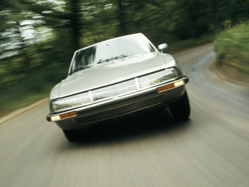 La parte frontal de Citroën SM es imponente