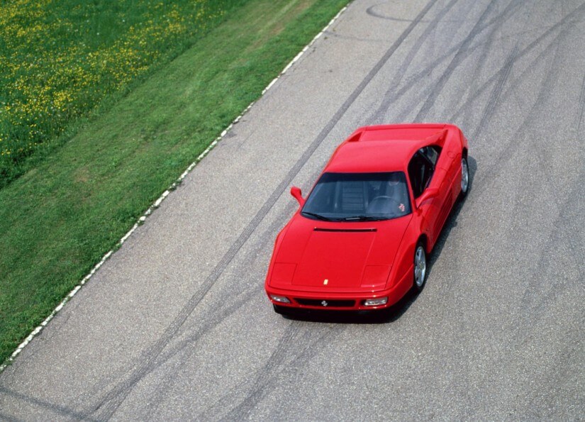 Vista aérea del Ferrari 348 berlinetta