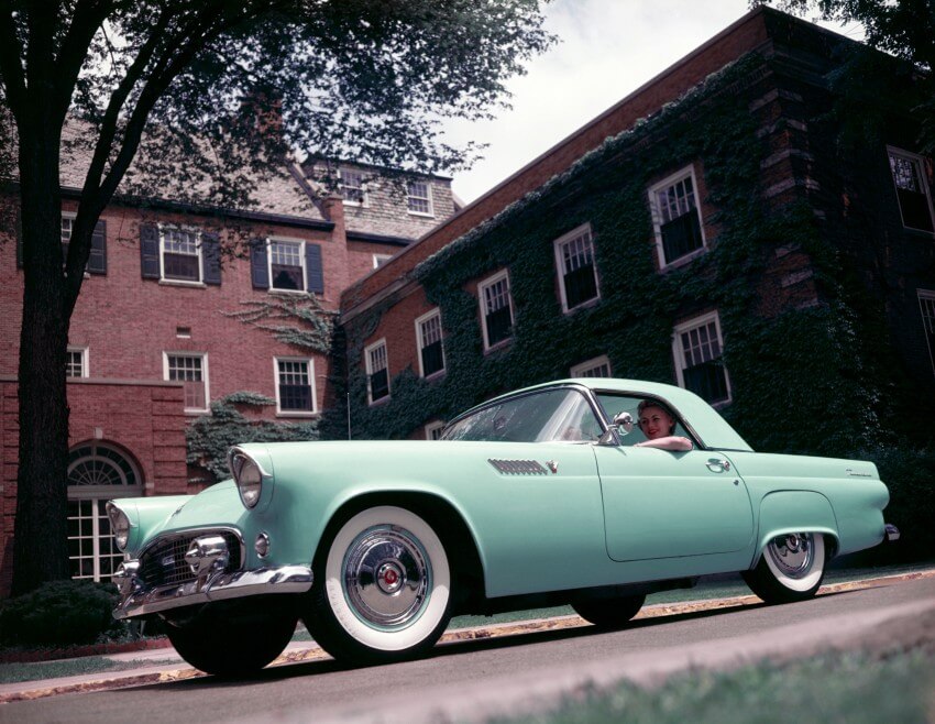 Ford Thunderbird vista frontal