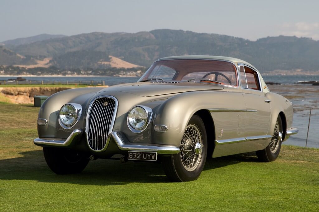 Vista tres cuartos delantera del Jaguar XK120 SE Coupé Pininfarina