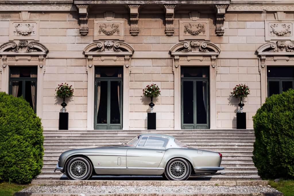 Silueta del Jaguar XK120 SE Coupé Pininfarina