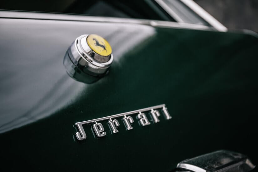 El Jerrari de Bill Harrah logo